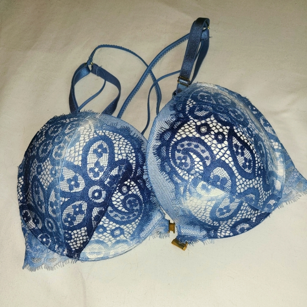 Victoria's Secret Very Sexy Push-Up bra 32DDD